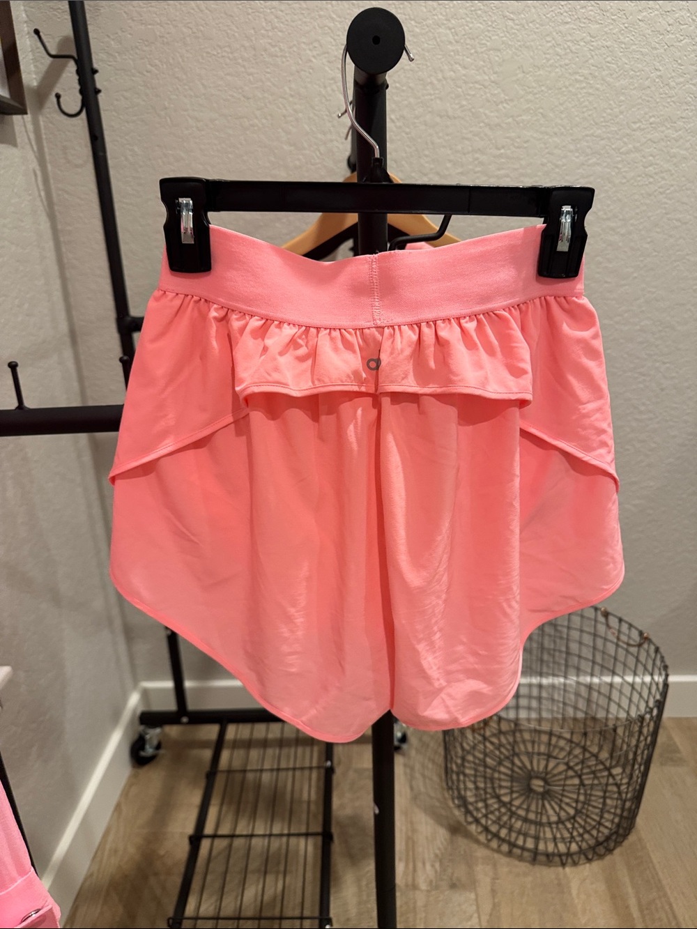 ALO Yoga Match Point Short size small-Neon Bubblegum - Picture 8 of 15